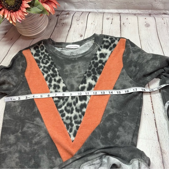 NWT First Love boutique leopard print color block light weight sweater Top - Picture 7 of 11